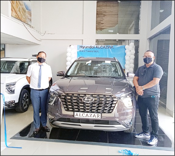 Dealer Principal, Hyundai, Er Shikato Sema (left) seen with first customer of the new SUV after unveiling the vehicle in Dimapur on July 16. (Morung Photo)